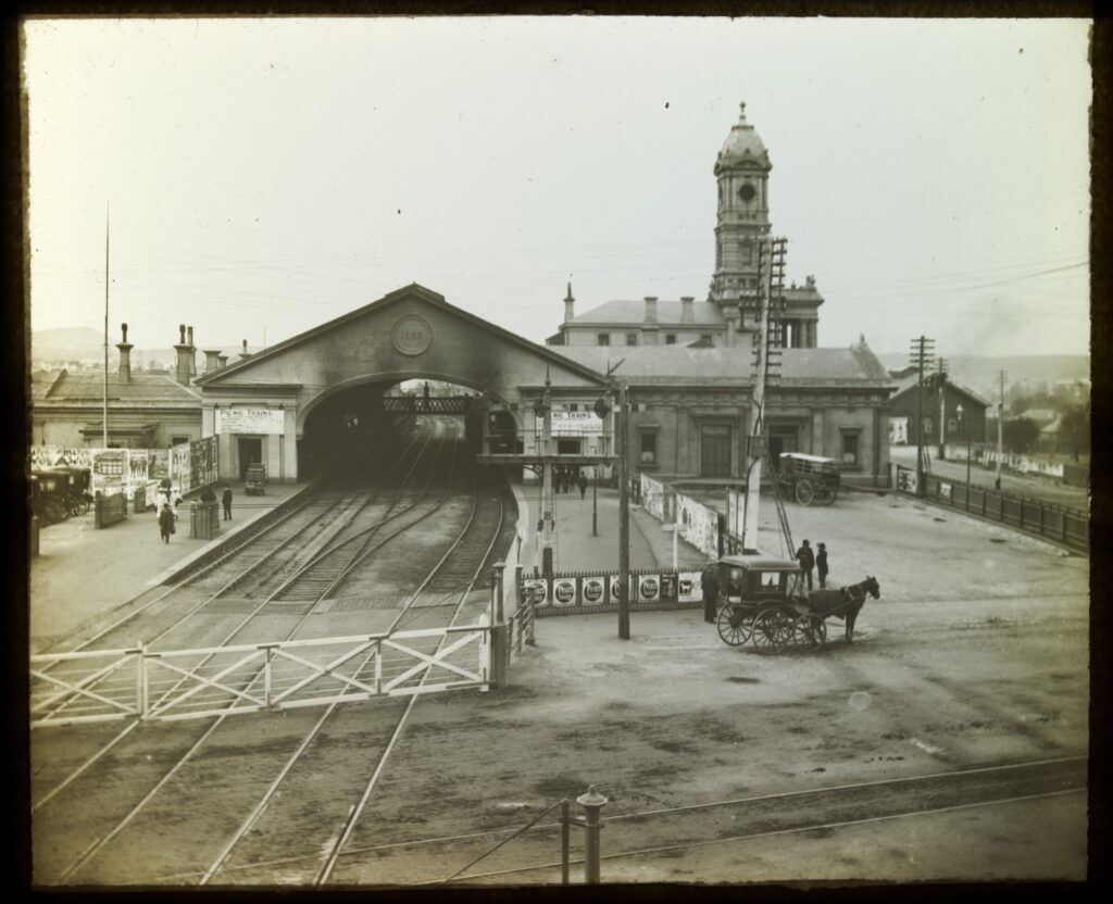 National Trust objects to decommissioning Ballarat Railway Station heritage swing gates